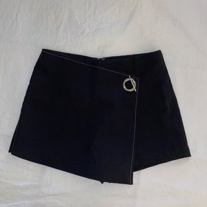 Black Shorts / Skort Forever 21 Size Small 25